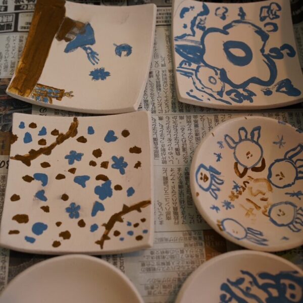 絵付け体験　©SEN CERAMIC WORKS